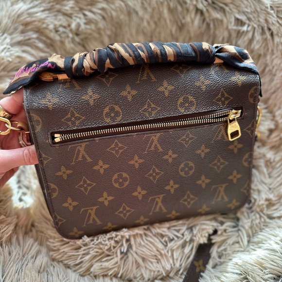 AUTHENTIC POCHETTE METIS bag Louis Vuitton Monogram - Picture 9 of 10